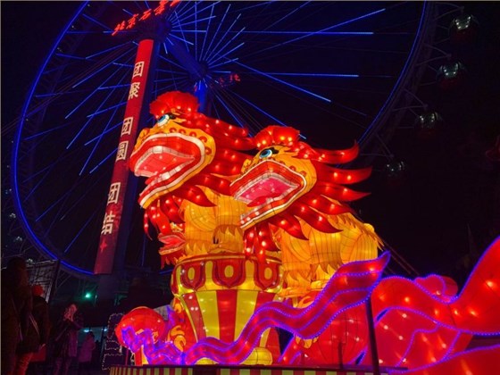 玉壺光轉(zhuǎn)，一夜魚龍舞