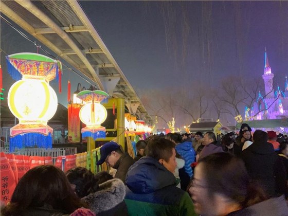 望千門如晝，嬉笑游冶