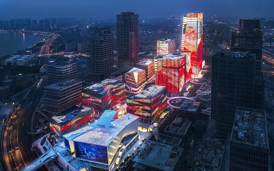 獻(xiàn)禮特區(qū)40年，洲明榮膺“品牌40人”和“國(guó)際信譽(yù)品牌”兩大榮譽(yù)